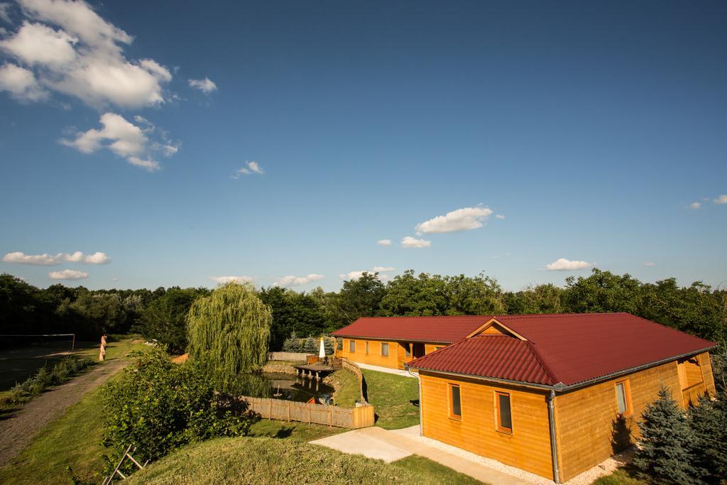 Szatmar Beregi Elmenyliget Aparthotel Fehergyarmat Exterior photo