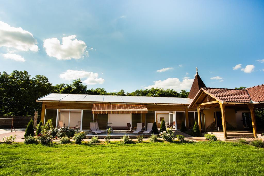 Szatmar Beregi Elmenyliget Aparthotel Fehergyarmat Exterior photo