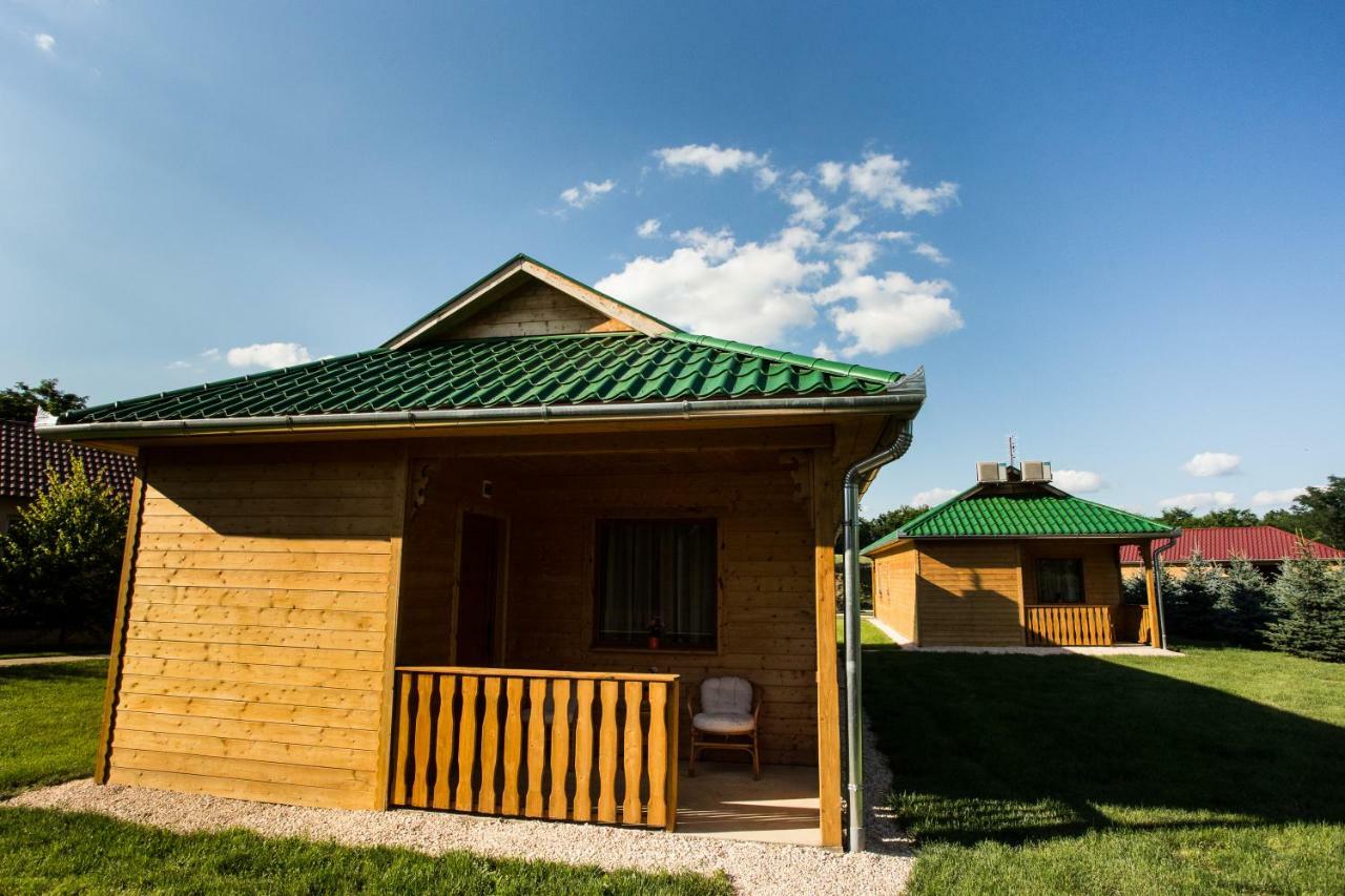 Szatmar Beregi Elmenyliget Aparthotel Fehergyarmat Exterior photo
